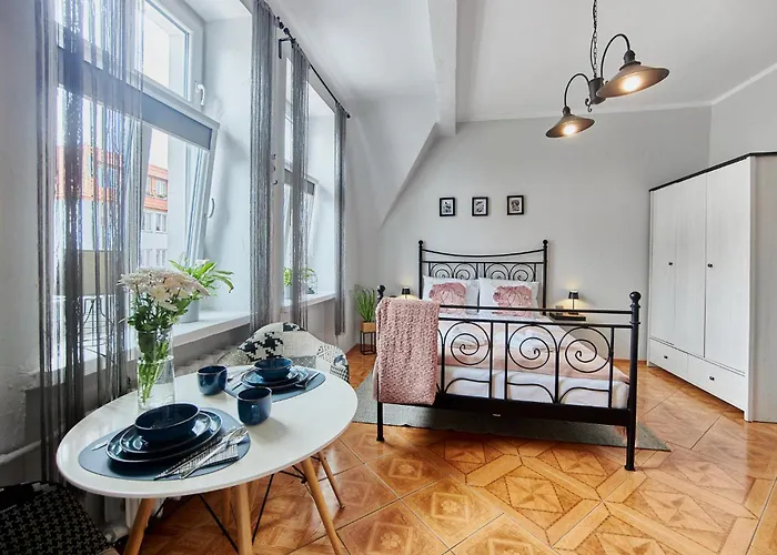 Golden Hour Apartments- Boleslawa Chrobrego 8