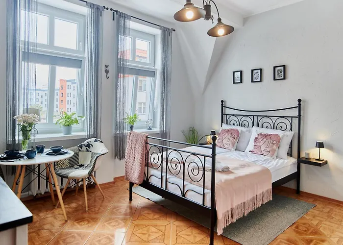 Golden Hour Apartments- Boleslawa Chrobrego 8